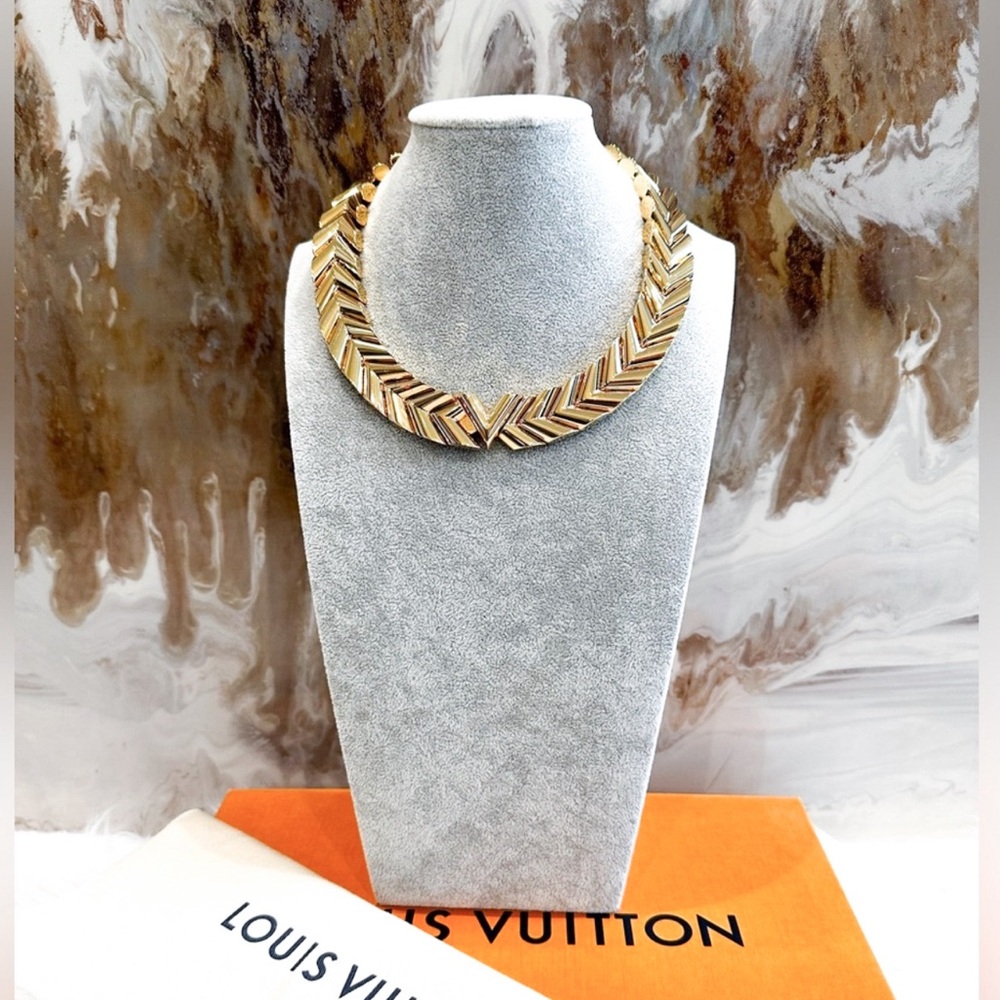 Louis Vuitton Unchain Essential V Gold Tone Choker Necklace